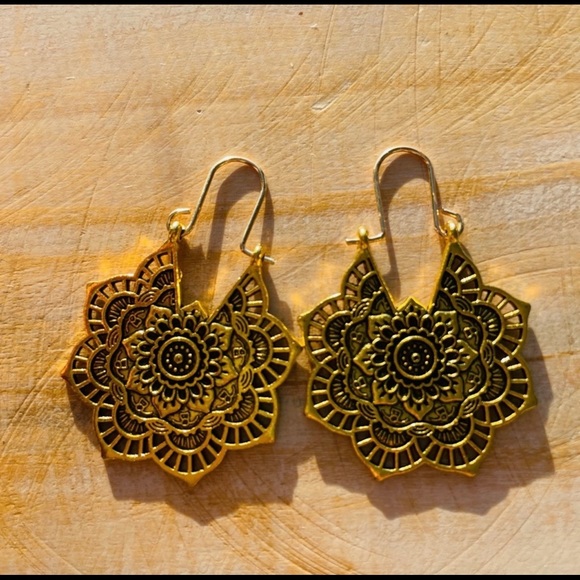 Mandala Earrings - Picture 5 of 6